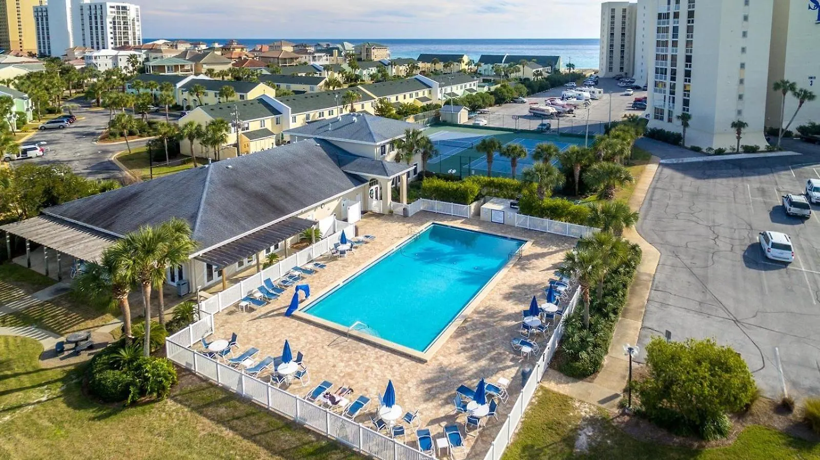1045 Shoreline Towers-Beachfront Condo Destin- Free Beach Setup Holiday home Destin